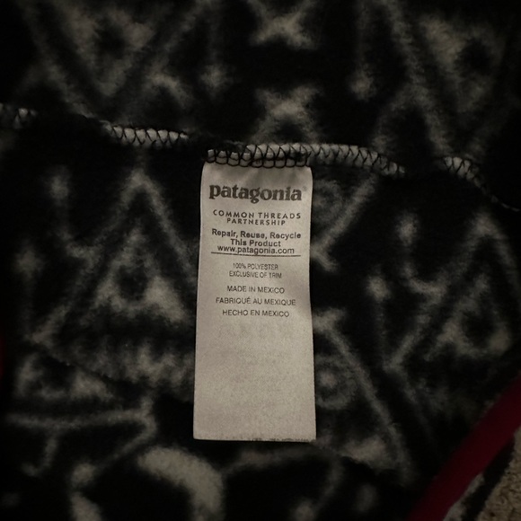 RARE Women’s patagonia Synchilla fleece snap t jacket black white tribal medium - Picture 7 of 8